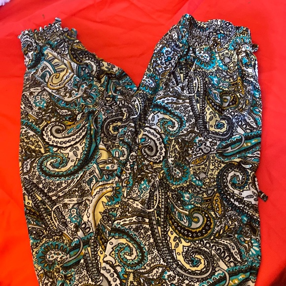 💙2/$15 or 3/$20 - pants - Picture 1 of 4